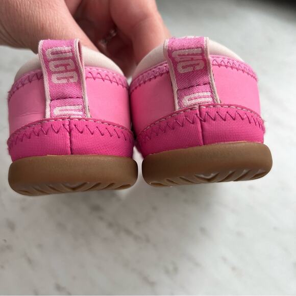 UGG Delta Closed Toe Toddler Baby Sandal Size 7 - Picture 9 of 10